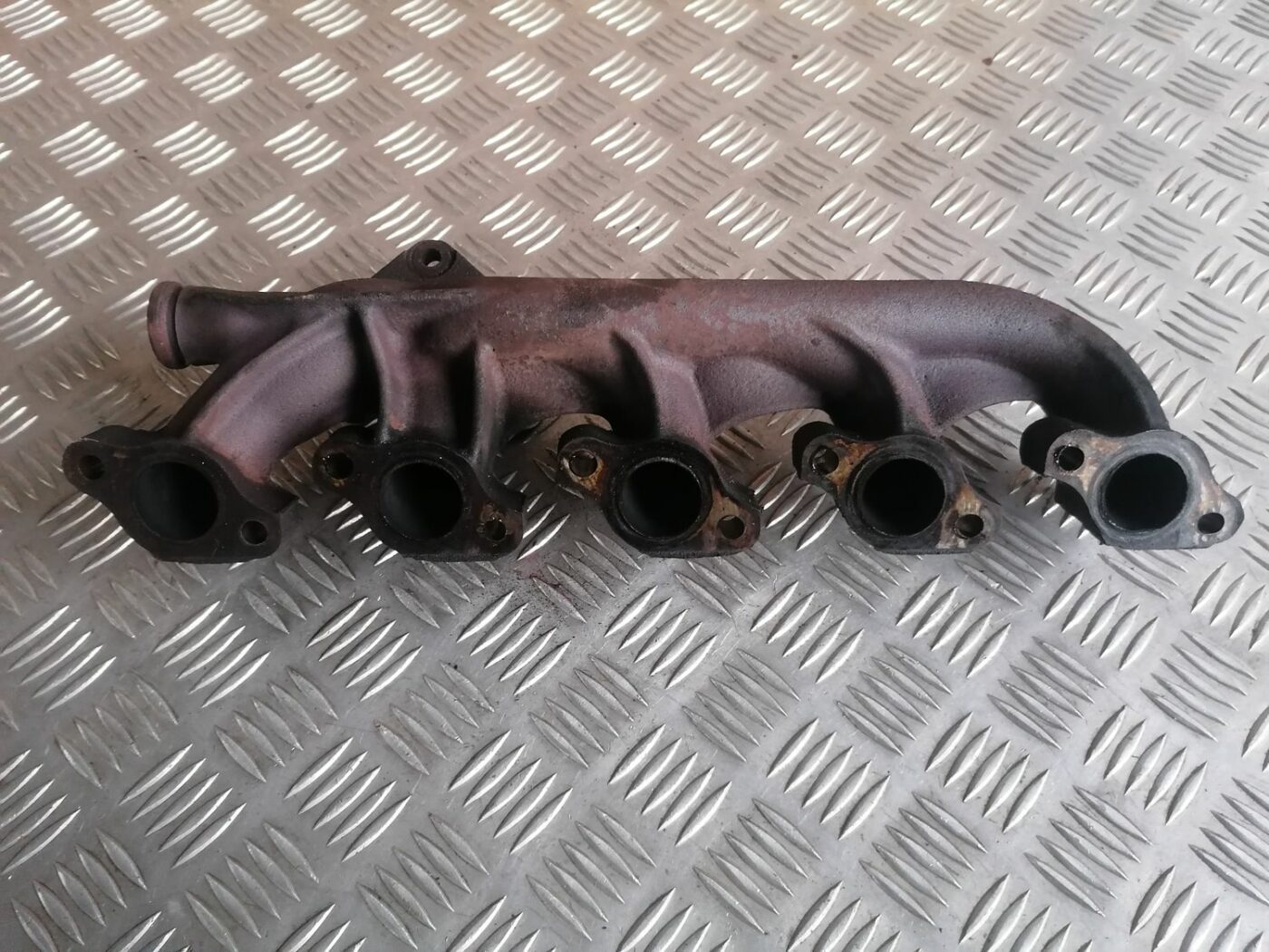 Izplūdes kolektors priekš VOLVO S60 2004 3 Izplūdes kolektors priekš VOLVO S60 2004