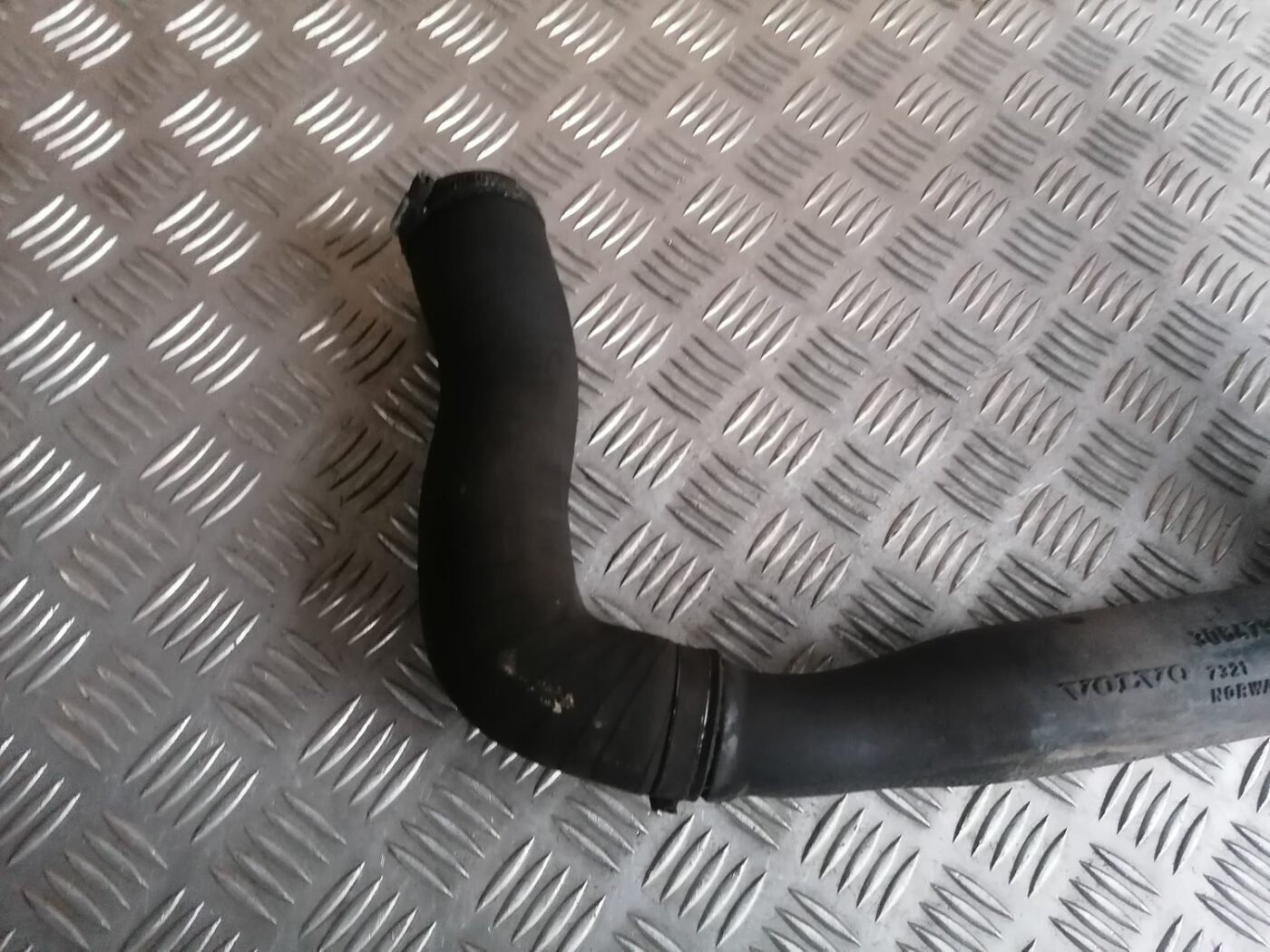 Interkulera caurule priekš VOLVO S60 2004 2 Interkulera caurule priekš VOLVO S60 2004