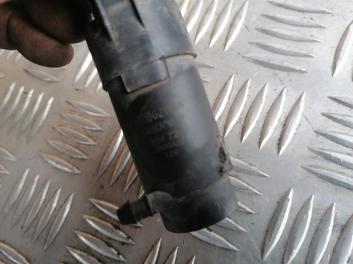 Mazgātāja šķidruma sūknis priekš VOLVO S60 2004 3 Mazgātāja šķidruma sūknis priekš VOLVO S60 2004