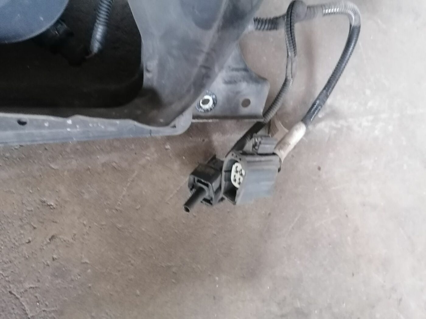 Priekšējā radiatora rāmja augšēja daļa priekš VOLVO S60 2004 4 Priekšējā radiatora rāmja augšēja daļa priekš VOLVO S60 2004