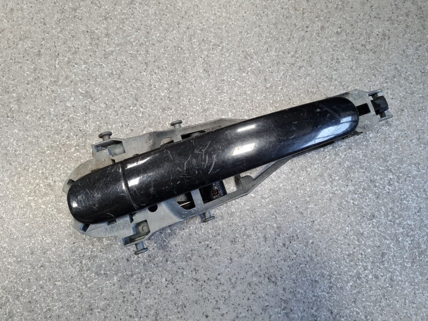 Aizmugurējāis labais durvju rokturis priekš SKODA OCTAVIA 2012