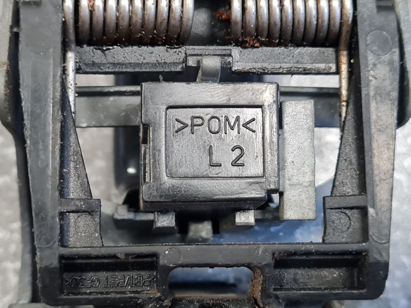 Aizmugurējāis labais durvju rokturis priekš SKODA OCTAVIA 2012