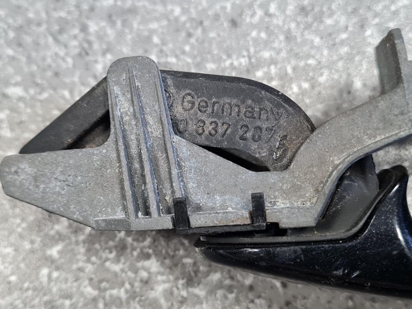 Aizmugurējāis labais durvju rokturis priekš SKODA OCTAVIA 2012