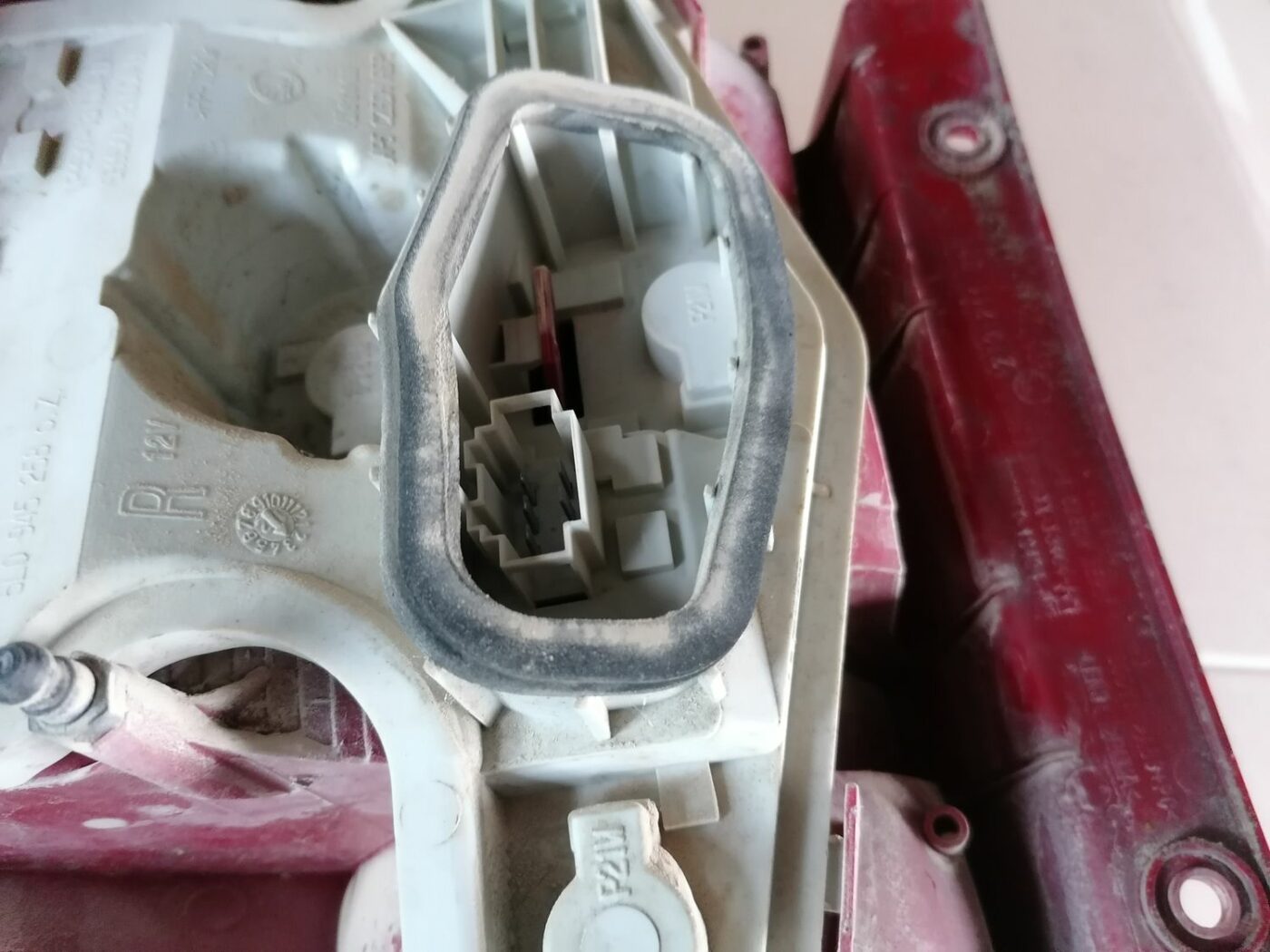 Aizmugurējais labais lukturis priekš SKODA YETI 2012 5 Aizmugurējais labais lukturis priekš SKODA YETI 2012