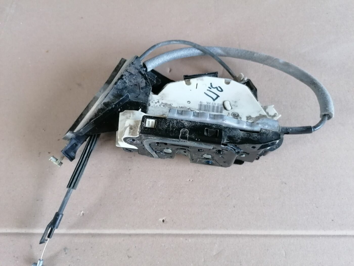 Aizmugurējo labo durvju slēdzene priekš SKODA YETI 2012