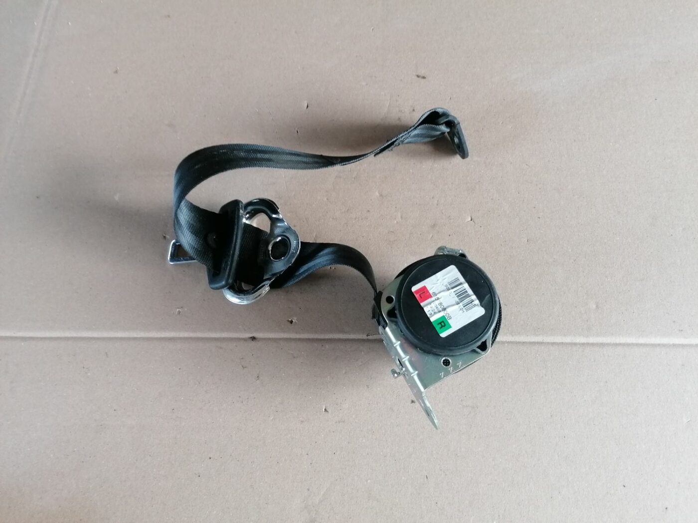 Aizmugurējā kreisa drošības josta priekš SKODA YETI 2012