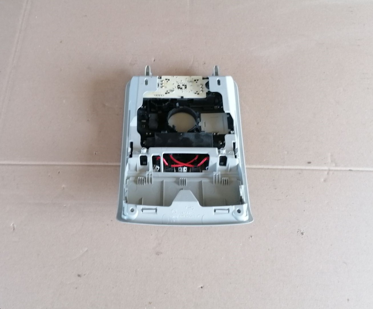 Salona apgaismojuma panelis priekš SKODA YETI 2012 7 Salona apgaismojuma panelis priekš SKODA YETI 2012