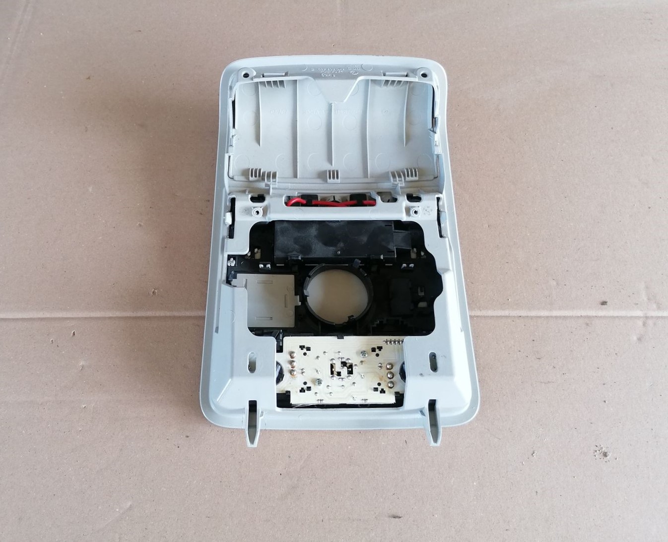 Salona apgaismojuma panelis priekš SKODA YETI 2012 5 Salona apgaismojuma panelis priekš SKODA YETI 2012