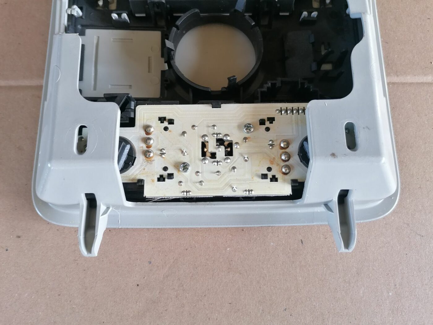 Salona apgaismojuma panelis priekš SKODA YETI 2012 3 Salona apgaismojuma panelis priekš SKODA YETI 2012