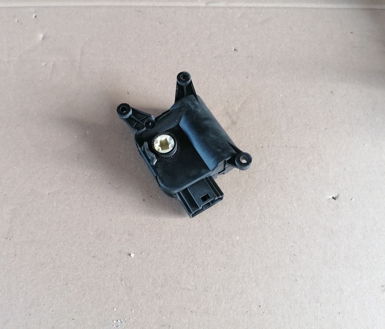 Apsildes sistēmas aktuators priekš SKODA YETI 2012