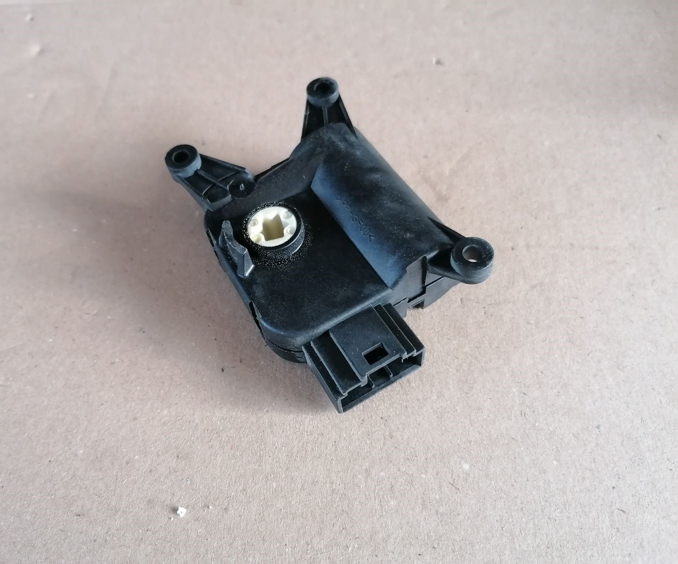 Apsildes sistēmas aktuators priekš SKODA YETI 2012