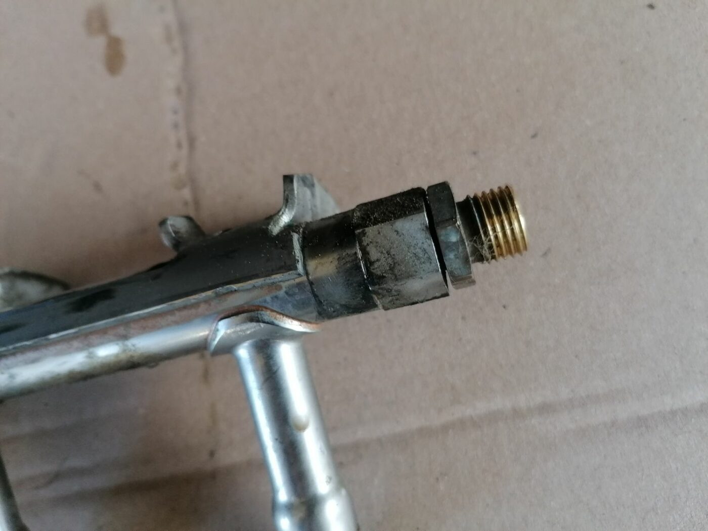 Degvielas sadales caurule priekš SKODA YETI 2012