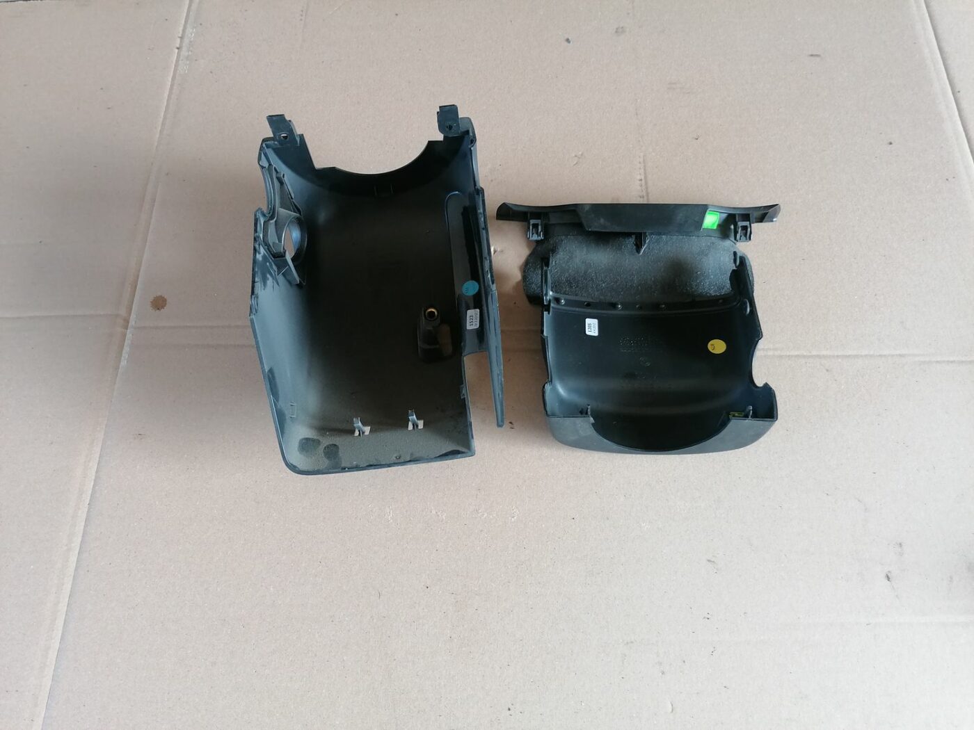 Stūres statnes putekļu aizsargs (salonā) priekš SKODA YETI 2012