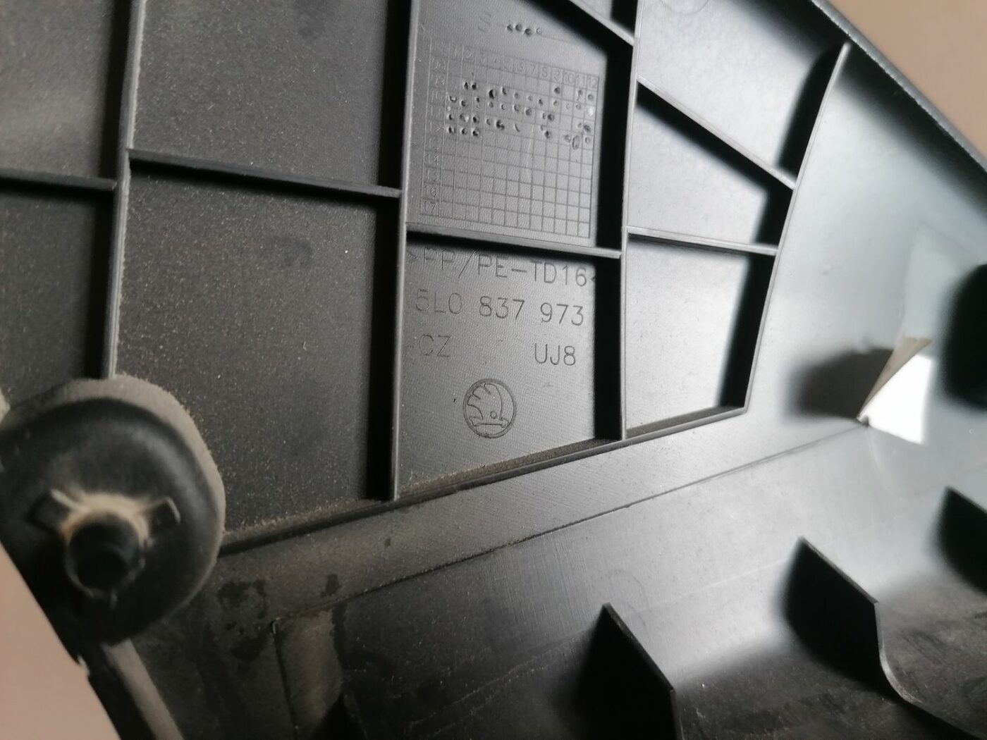 Durvju spoguļa apdares uzlika salonā (bez skaļruņa) priekš SKODA YETI 2012