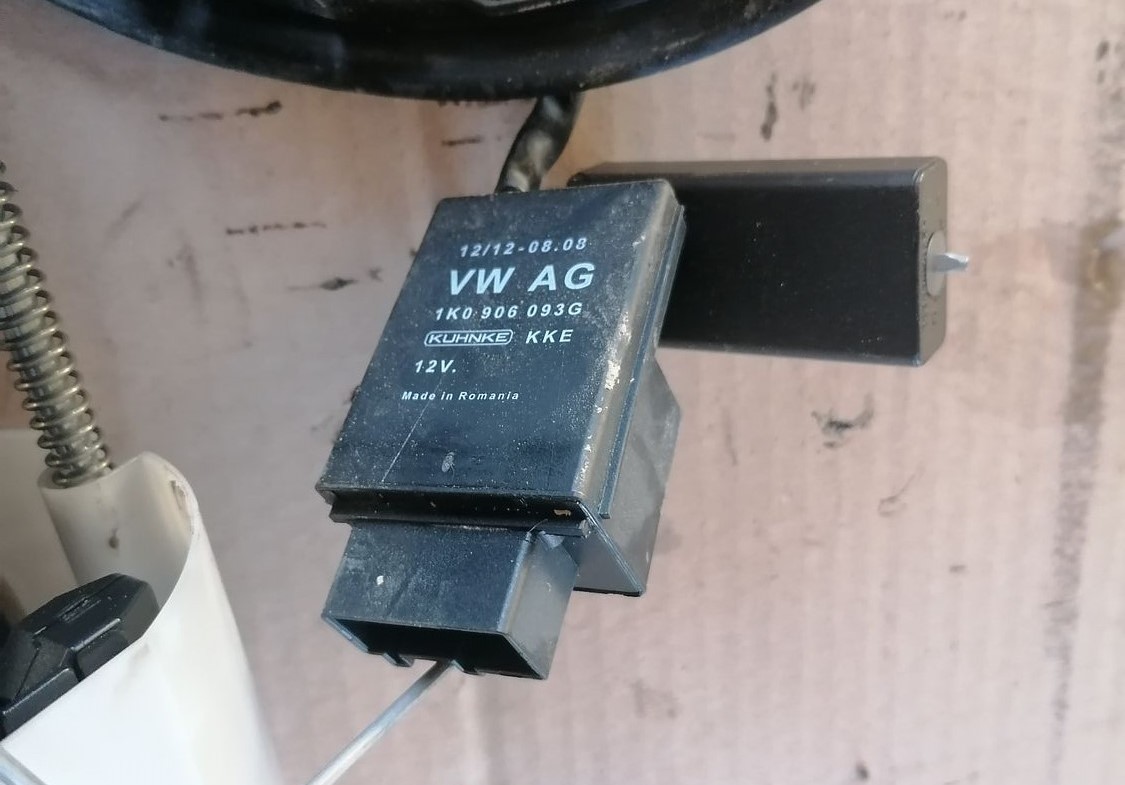 Degvielas tvertnes sūknis priekš SKODA YETI 2012