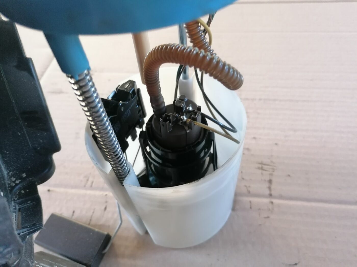 Degvielas tvertnes sūknis priekš SKODA YETI 2012