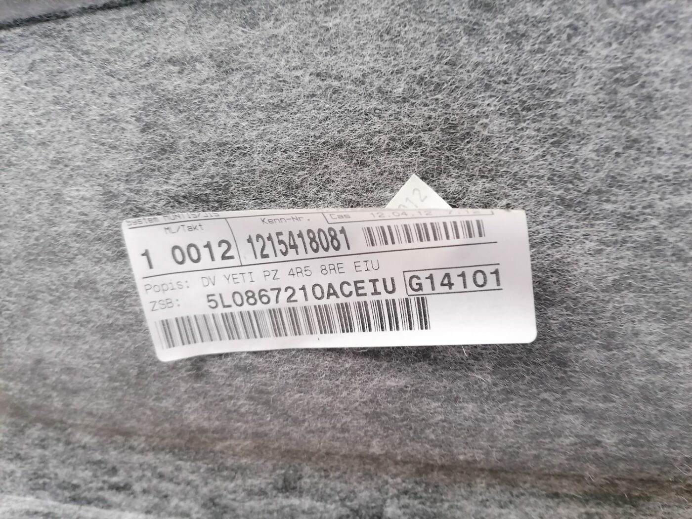 Aizmugurējo labo durvju apdare priekš SKODA YETI 2012 3 Aizmugurējo labo durvju apdare priekš SKODA YETI 2012