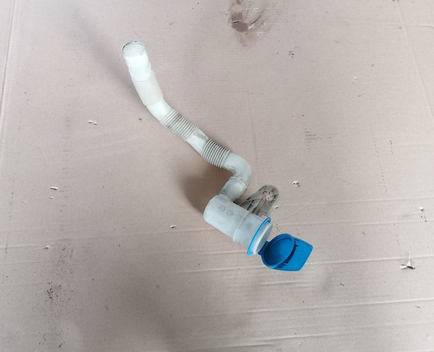 Mazgātāja šķidruma tvertnes uzpildīšanas caurule priekš SKODA YETI 2012