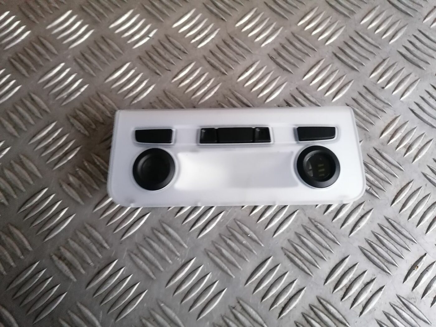 Aizmugurējo sēdvietu apgaismojums priekš BMW 1 E87 2007 GRAPHITE 2 Aizmugurējo sēdvietu apgaismojums priekš BMW 1 E87 2007 GRAPHITE