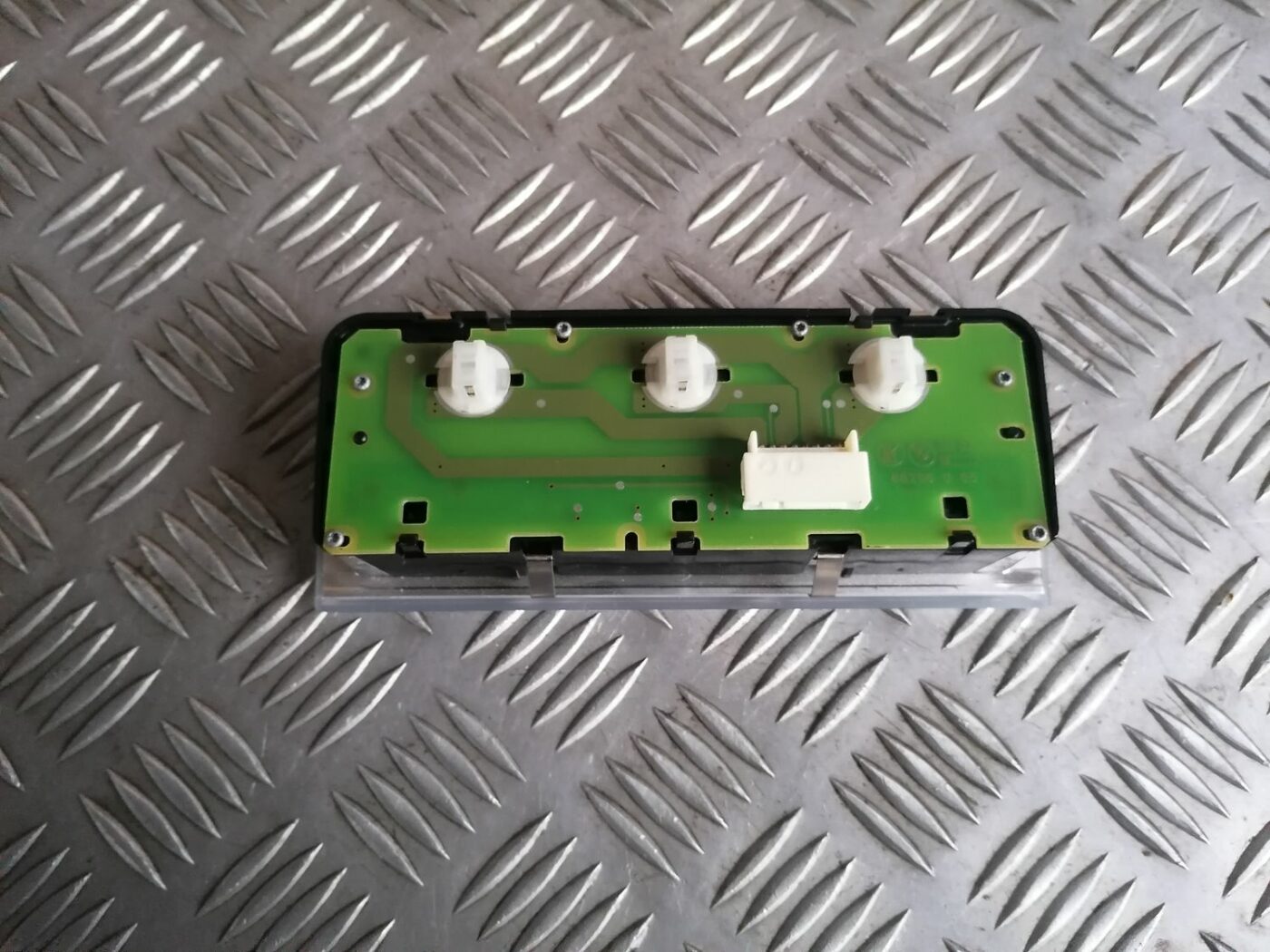 Aizmugurējo sēdvietu apgaismojums priekš BMW 1 E87 2007 GRAPHITE 3 Aizmugurējo sēdvietu apgaismojums priekš BMW 1 E87 2007 GRAPHITE