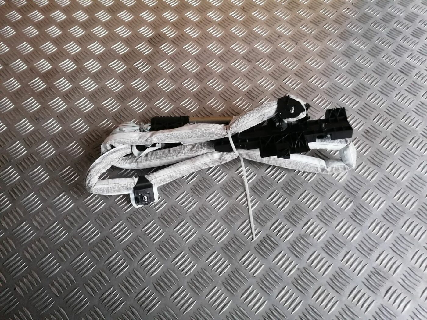 Griestu drošības spilvens, pa labi priekš BMW 1 E87 2007 GRAPHITE 1 Griestu drošības spilvens, pa labi priekš BMW 1 E87 2007 GRAPHITE