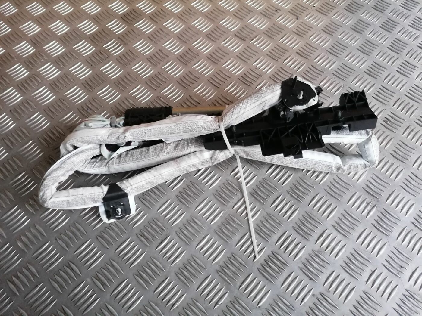 Griestu drošības spilvens, pa labi priekš BMW 1 E87 2007 GRAPHITE 2 Griestu drošības spilvens, pa labi priekš BMW 1 E87 2007 GRAPHITE