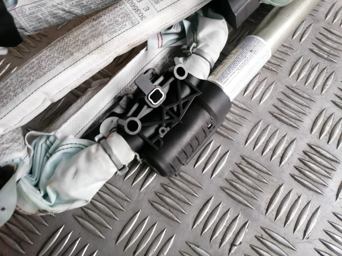 Griestu drošības spilvens, pa labi priekš BMW 1 E87 2007 GRAPHITE 4 Griestu drošības spilvens, pa labi priekš BMW 1 E87 2007 GRAPHITE