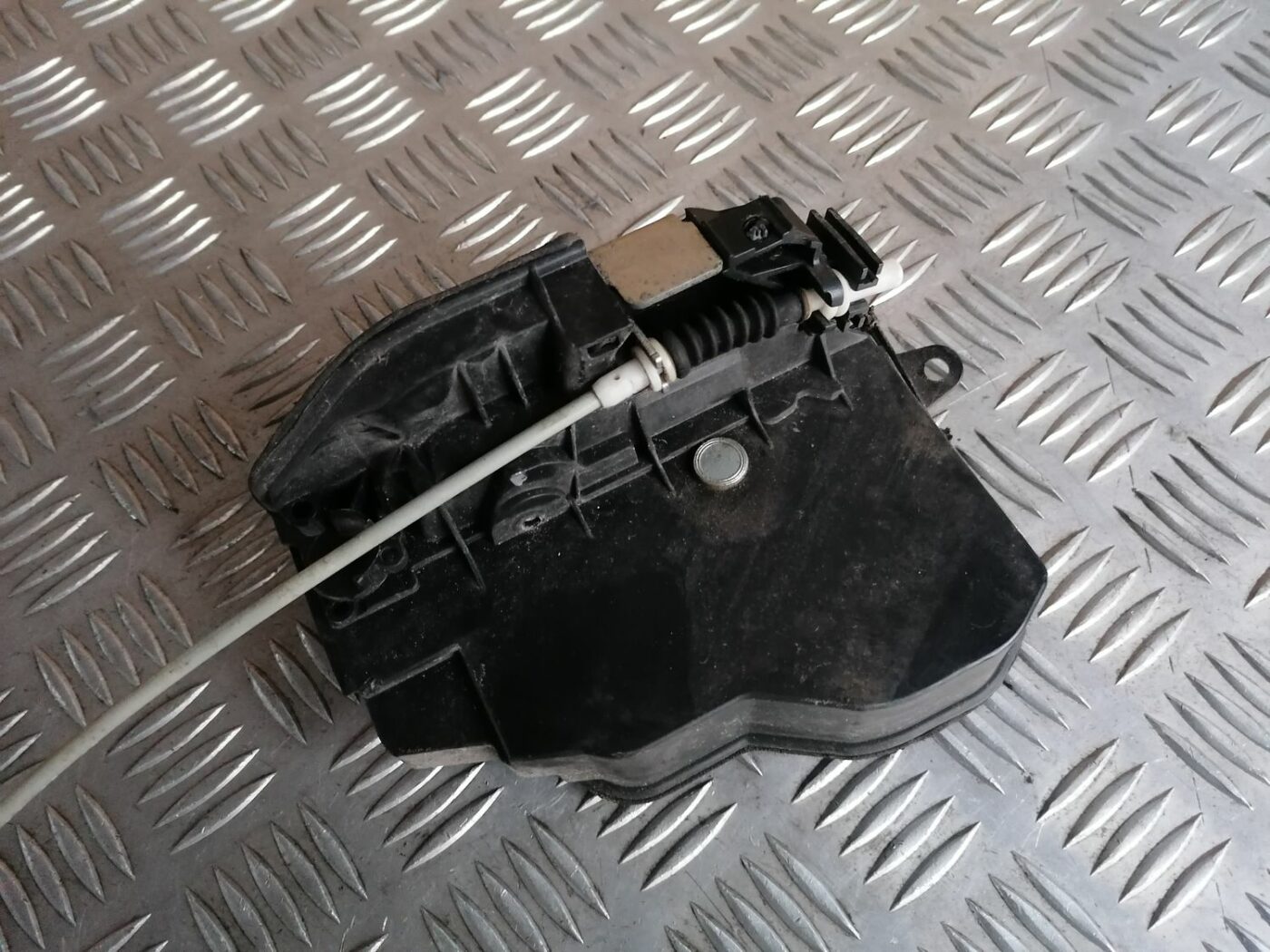 Aizmugurējo kreiso durvju slēdzene priekš BMW 1 E87 2007 GRAPHITE 4 Aizmugurējo kreiso durvju slēdzene priekš BMW 1 E87 2007 GRAPHITE