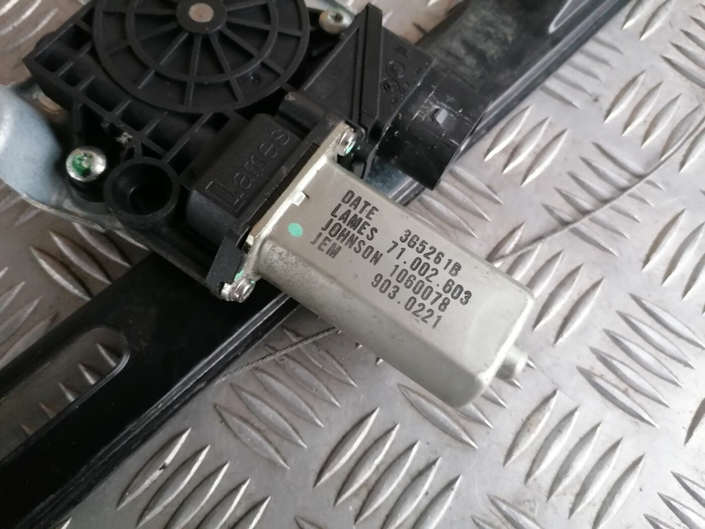 Stikla pacelšanas mehānisms aizmugurējais kreisais priekš BMW 1 E87 2007 GRAPHITE 4 Stikla pacelšanas mehānisms aizmugurējais kreisais priekš BMW 1 E87 2007 GRAPHITE