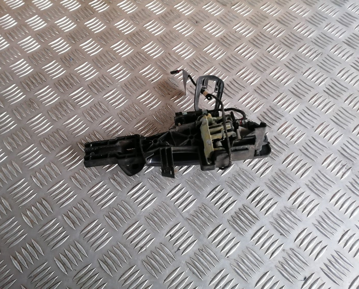 Aizmugurējais kreisais durvju rokturis priekš BMW 1 E87 2007 GRAPHITE 7 Aizmugurējais kreisais durvju rokturis priekš BMW 1 E87 2007 GRAPHITE