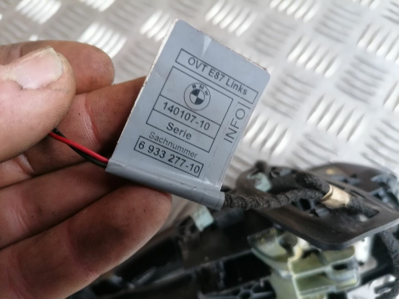 Aizmugurējais kreisais durvju rokturis priekš BMW 1 E87 2007 GRAPHITE 5 Aizmugurējais kreisais durvju rokturis priekš BMW 1 E87 2007 GRAPHITE