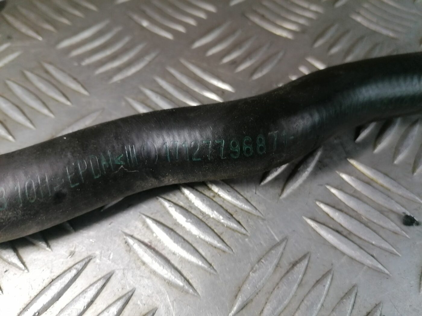 Dzesēšanas caurule priekš BMW 1 E87 2007 GRAPHITE 2 Dzesēšanas caurule priekš BMW 1 E87 2007 GRAPHITE