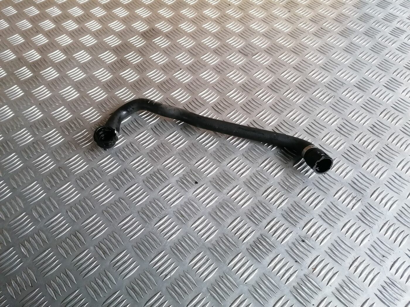 Dzesēšanas caurule priekš BMW 1 E87 2007 GRAPHITE 5 Dzesēšanas caurule priekš BMW 1 E87 2007 GRAPHITE