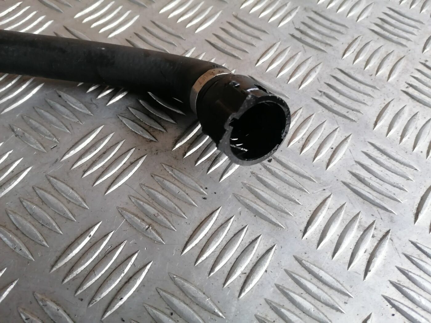 Dzesēšanas caurule priekš BMW 1 E87 2007 GRAPHITE 4 Dzesēšanas caurule priekš BMW 1 E87 2007 GRAPHITE