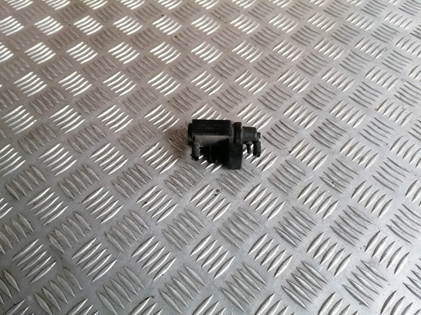 Solenoīda vakuuma vārsts priekš BMW 1 E87 2007 GRAPHITE 1 Solenoīda vakuuma vārsts priekš BMW 1 E87 2007 GRAPHITE