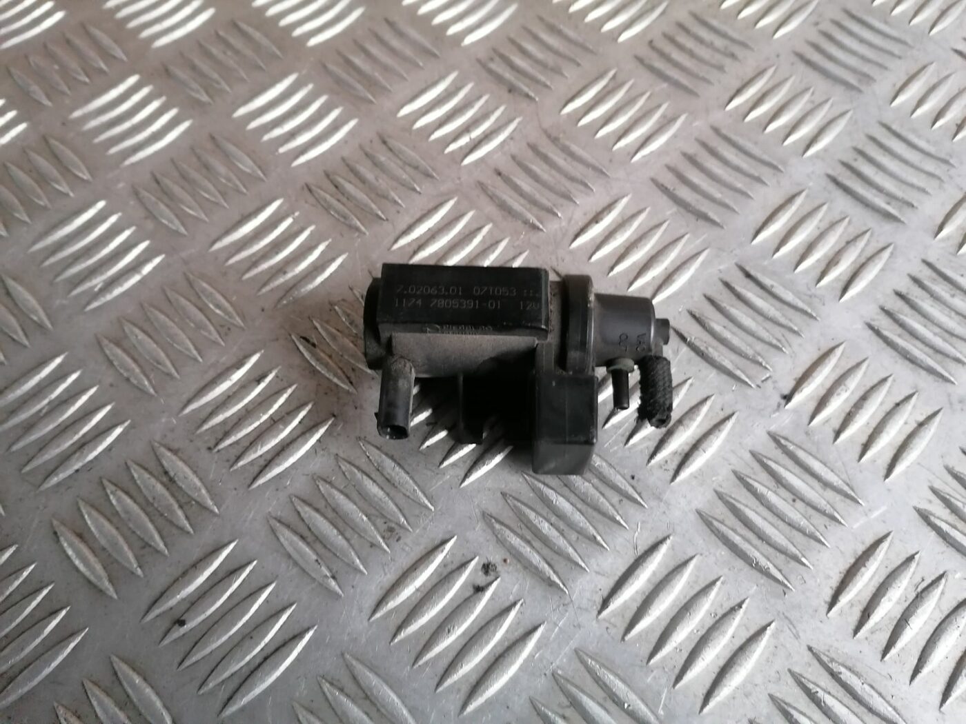 Solenoīda vakuuma vārsts priekš BMW 1 E87 2007 GRAPHITE 2 Solenoīda vakuuma vārsts priekš BMW 1 E87 2007 GRAPHITE