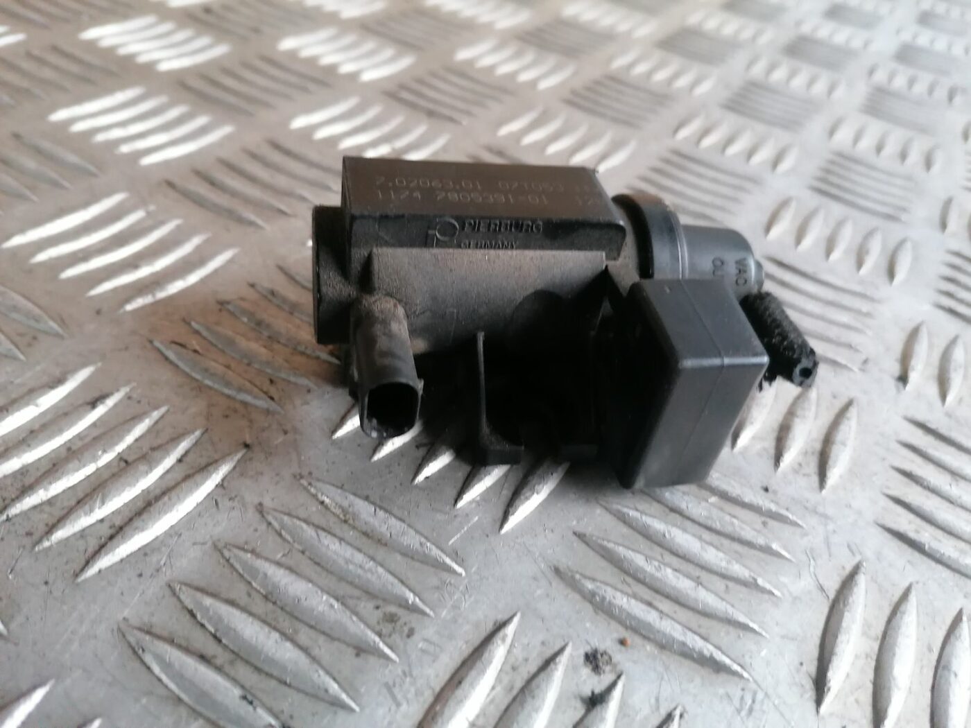 Solenoīda vakuuma vārsts priekš BMW 1 E87 2007 GRAPHITE 7 Solenoīda vakuuma vārsts priekš BMW 1 E87 2007 GRAPHITE