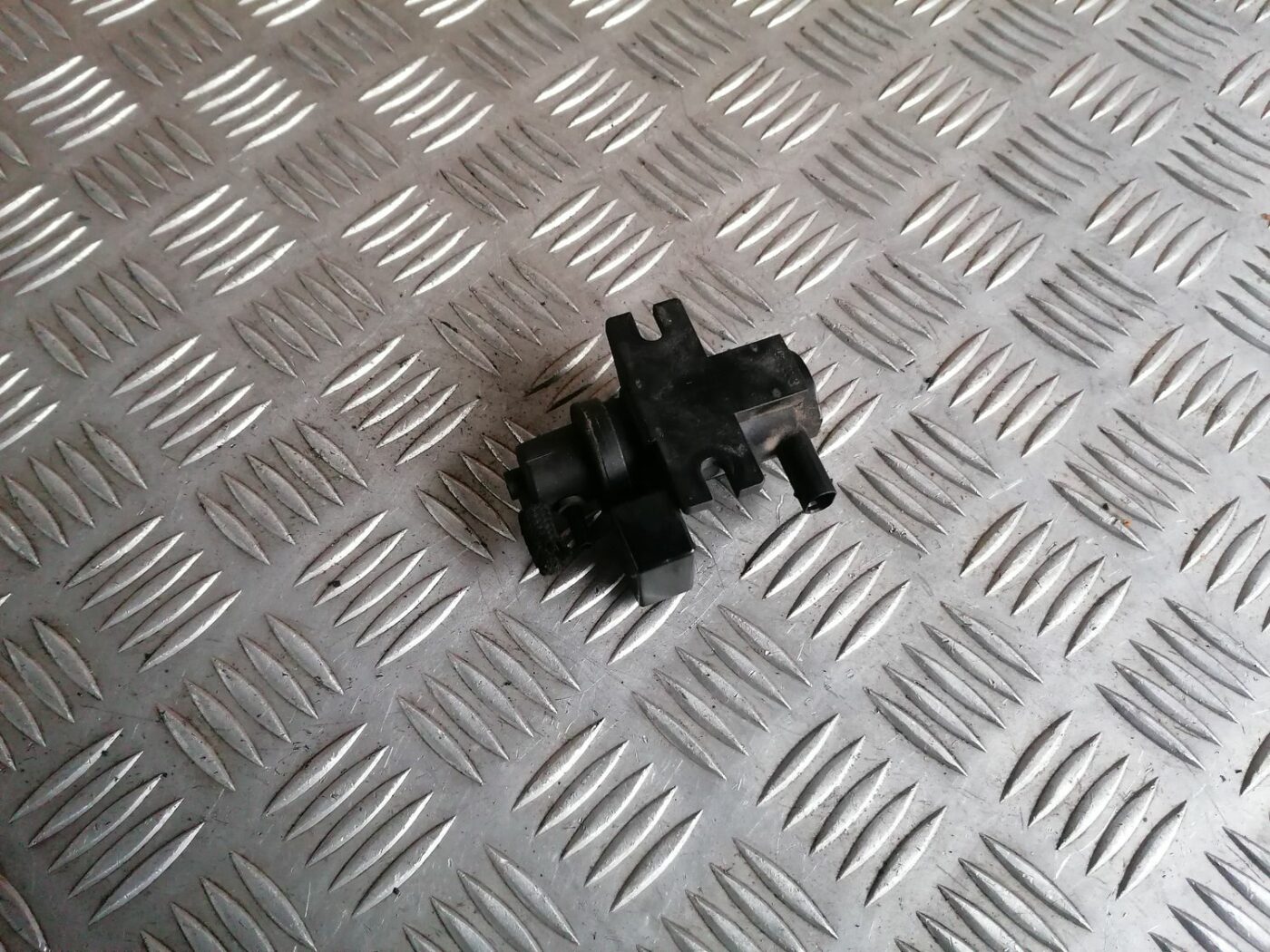 Solenoīda vakuuma vārsts priekš BMW 1 E87 2007 GRAPHITE 4 Solenoīda vakuuma vārsts priekš BMW 1 E87 2007 GRAPHITE