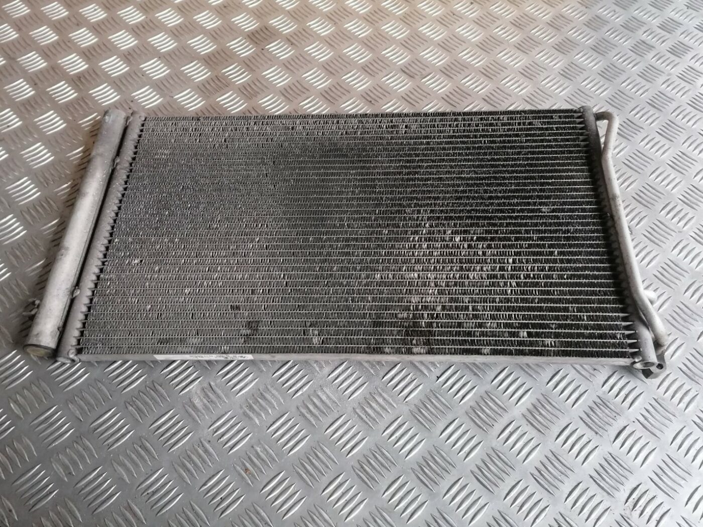 Gaisa kondicioniera radiators priekš BMW 1 E87 2007 GRAPHITE 3 Gaisa kondicioniera radiators priekš BMW 1 E87 2007 GRAPHITE