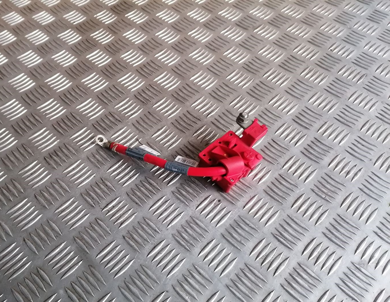 Pozitīvais elektrovads priekš BMW 1 E87 2007 GRAPHITE 1 Pozitīvais elektrovads priekš BMW 1 E87 2007 GRAPHITE