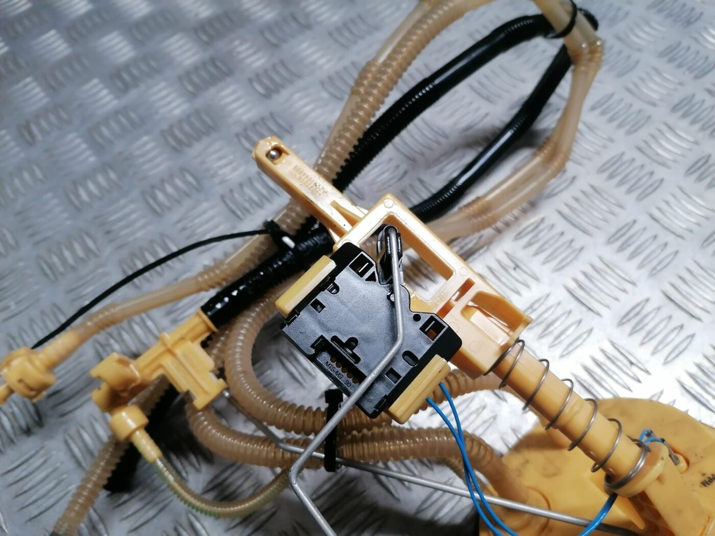 Degvielas tvertnes sūkņa līmeņa devējs priekš BMW 1 E87 2007 GRAPHITE 4 Degvielas tvertnes sūkņa līmeņa devējs priekš BMW 1 E87 2007 GRAPHITE