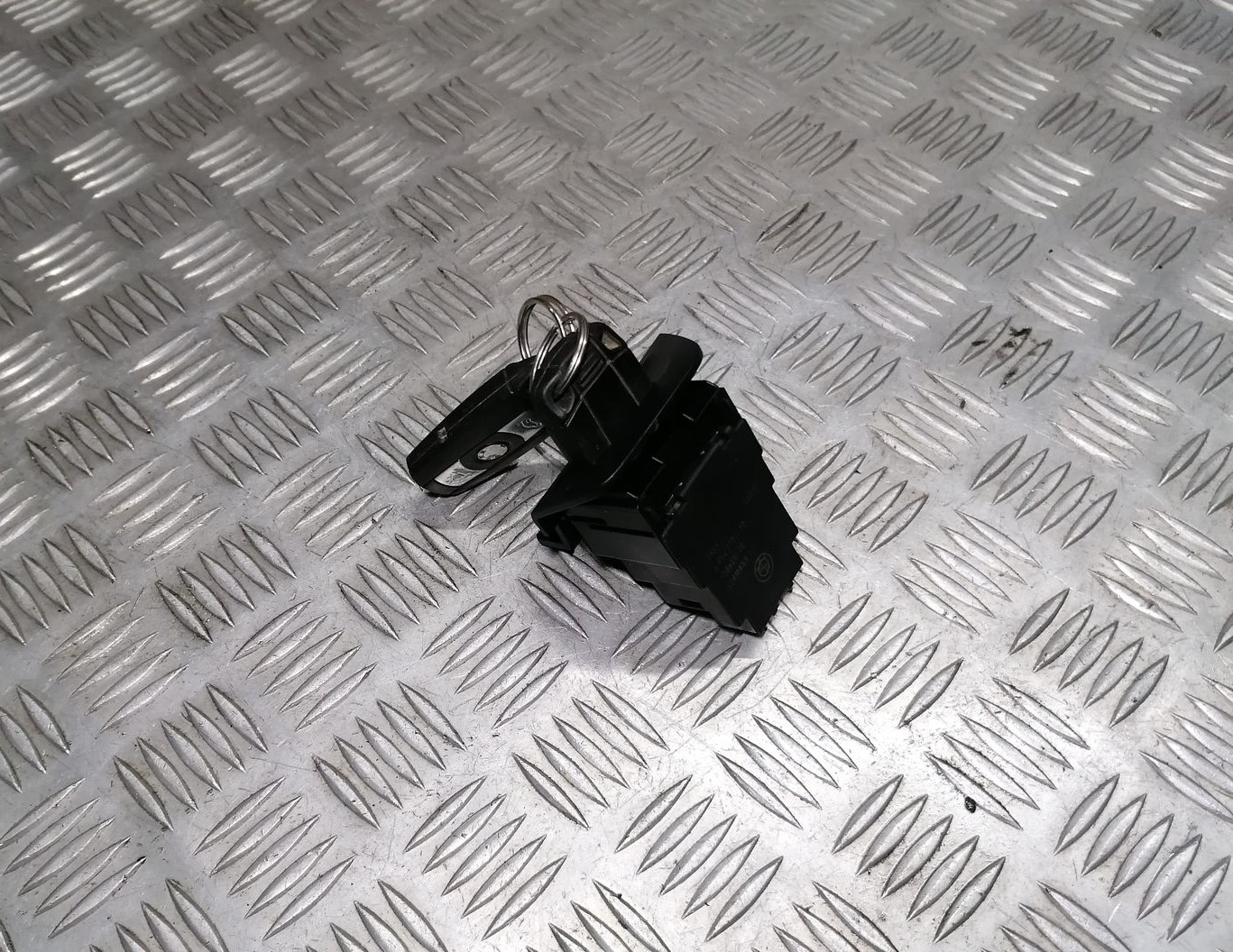 Aizdedzes slēdzene priekš BMW 1 E87 2007 GRAPHITE 1 Aizdedzes slēdzene priekš BMW 1 E87 2007 GRAPHITE