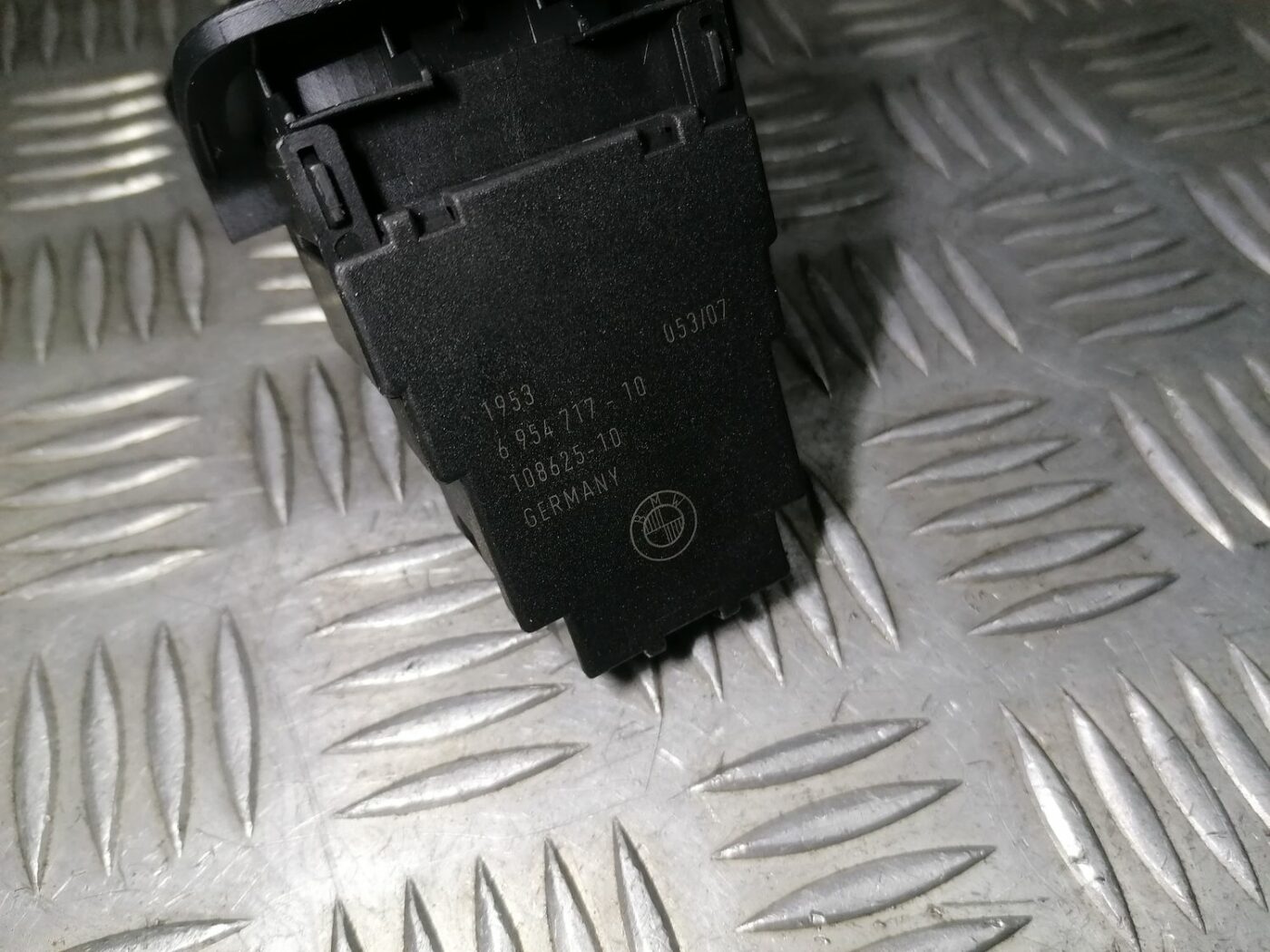 Aizdedzes slēdzene priekš BMW 1 E87 2007 GRAPHITE 2 Aizdedzes slēdzene priekš BMW 1 E87 2007 GRAPHITE