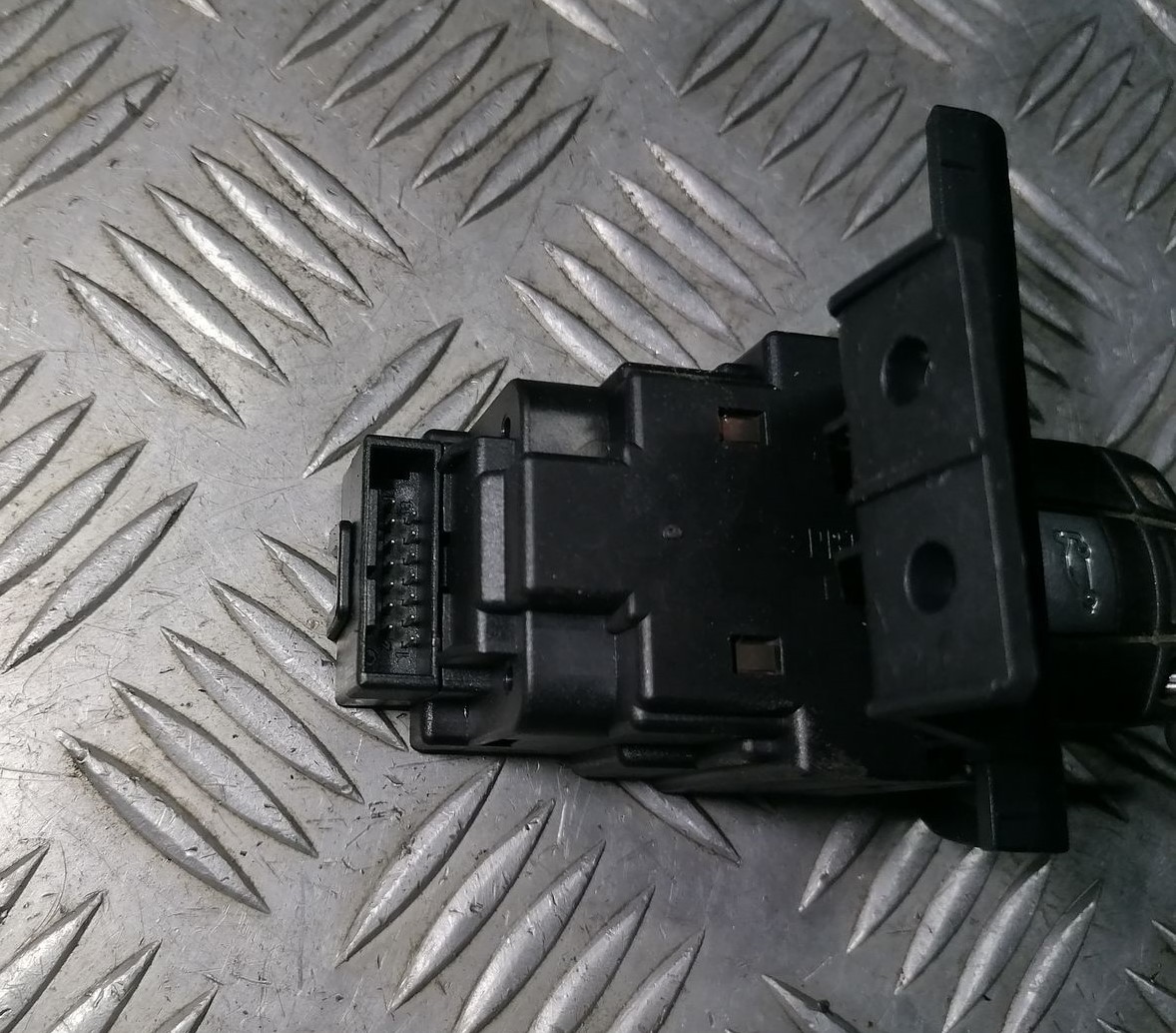 Aizdedzes slēdzene priekš BMW 1 E87 2007 GRAPHITE 6 Aizdedzes slēdzene priekš BMW 1 E87 2007 GRAPHITE