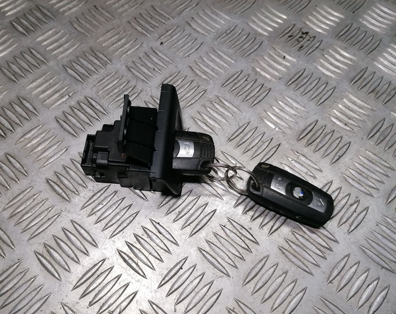 Aizdedzes slēdzene priekš BMW 1 E87 2007 GRAPHITE 5 Aizdedzes slēdzene priekš BMW 1 E87 2007 GRAPHITE