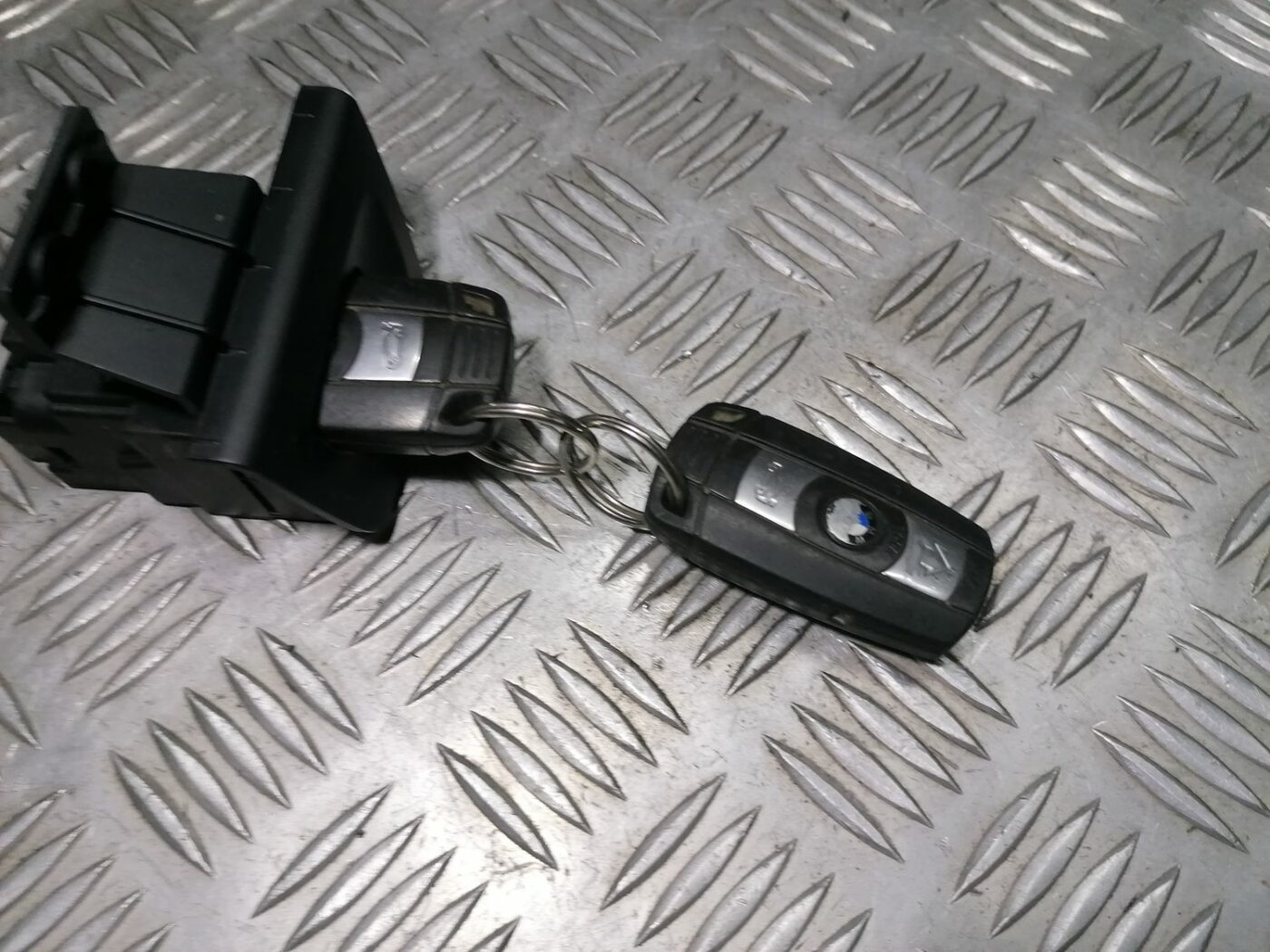 Aizdedzes slēdzene priekš BMW 1 E87 2007 GRAPHITE 4 Aizdedzes slēdzene priekš BMW 1 E87 2007 GRAPHITE