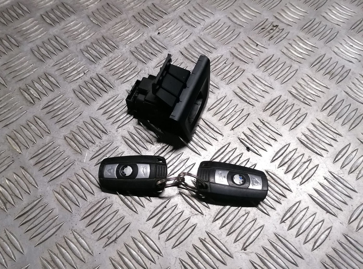 Aizdedzes slēdzene priekš BMW 1 E87 2007 GRAPHITE 3 Aizdedzes slēdzene priekš BMW 1 E87 2007 GRAPHITE