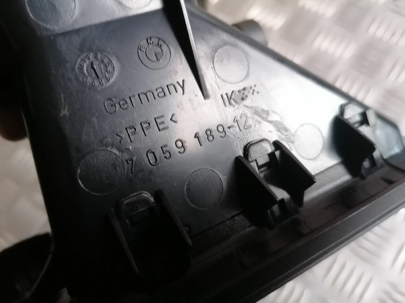 Mērinstrumentu paneļa gaisa vads, centrā priekš BMW 1 E87 2007 GRAPHITE 3 Mērinstrumentu paneļa gaisa vads, centrā priekš BMW 1 E87 2007 GRAPHITE