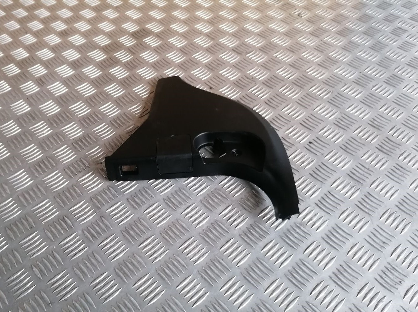 Sliekšņa priekšēja kreisa uzlika (salonā) priekš BMW 1 E87 2007 GRAPHITE 1 Sliekšņa priekšēja kreisa uzlika (salonā) priekš BMW 1 E87 2007 GRAPHITE