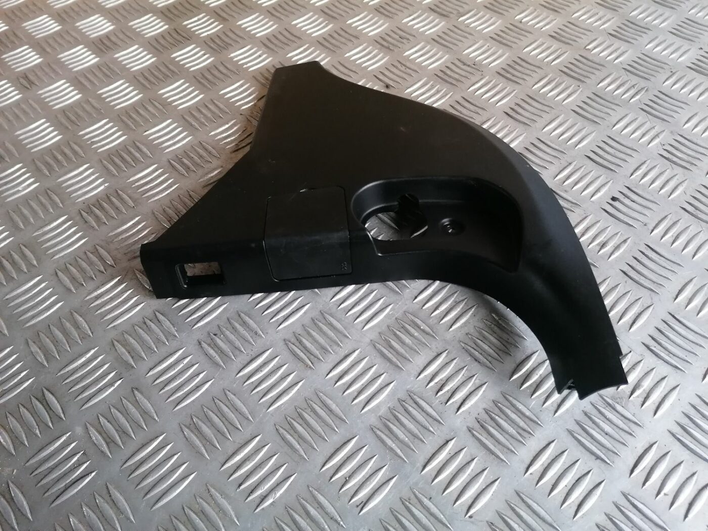 Sliekšņa priekšēja kreisa uzlika (salonā) priekš BMW 1 E87 2007 GRAPHITE 2 Sliekšņa priekšēja kreisa uzlika (salonā) priekš BMW 1 E87 2007 GRAPHITE